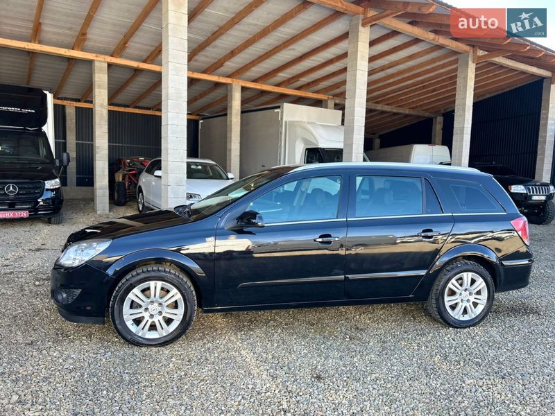 Универсал Opel Astra 2009 в Хусте