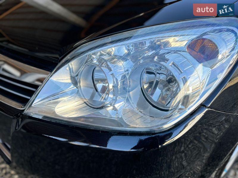 Универсал Opel Astra 2009 в Хусте