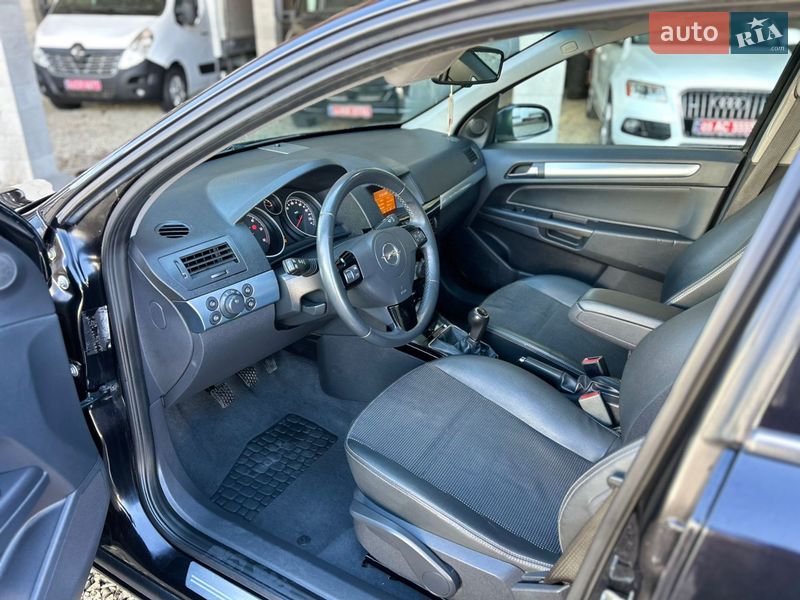 Универсал Opel Astra 2009 в Хусте