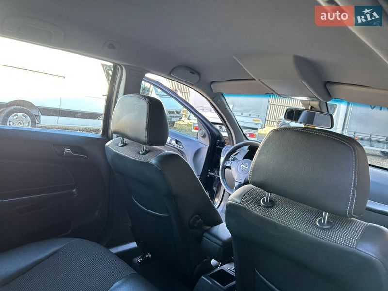 Универсал Opel Astra 2009 в Хусте