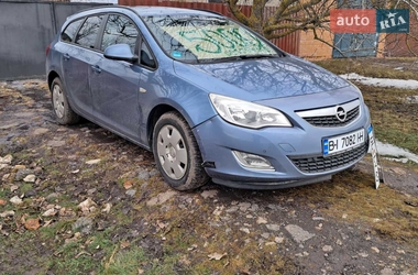 Універсал Opel Astra 2011 в Пирятині