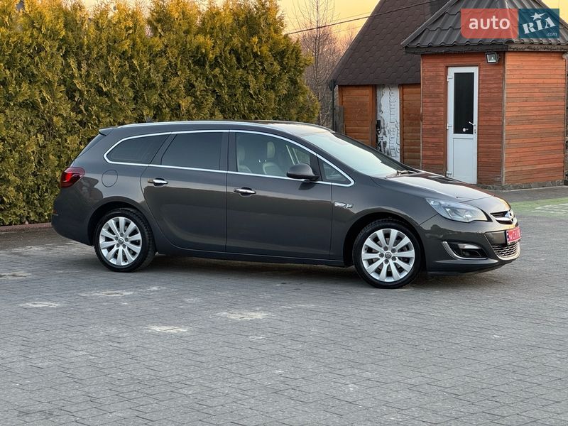 Универсал Opel Astra 2013 в Стрые