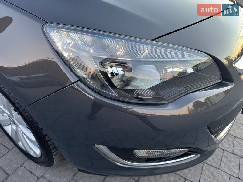 Универсал Opel Astra 2013 в Стрые