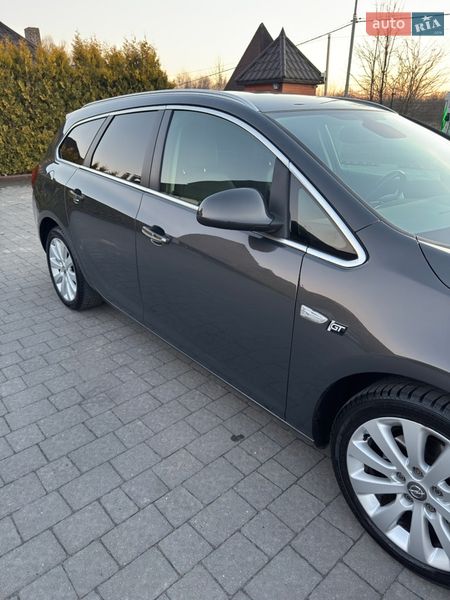 Универсал Opel Astra 2013 в Стрые