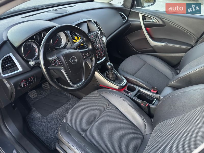Универсал Opel Astra 2013 в Стрые