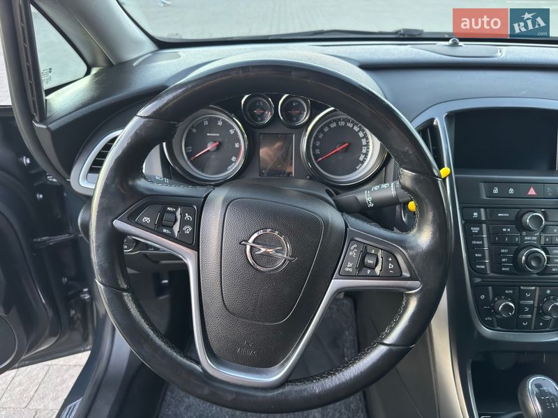 Универсал Opel Astra 2013 в Стрые
