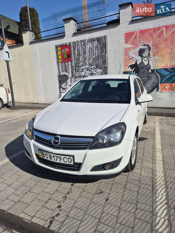 Opel Astra 2012