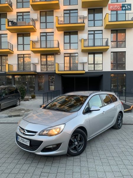 Универсал Opel Astra 2013 в Львове
