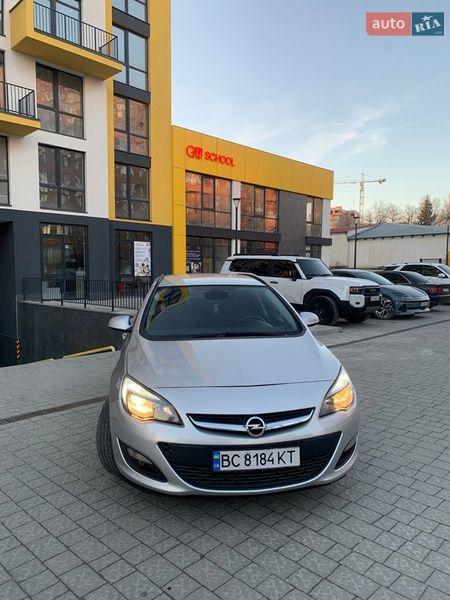 Универсал Opel Astra 2013 в Львове