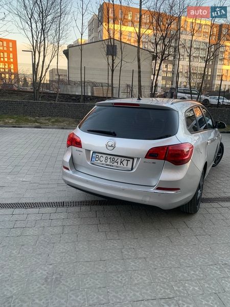 Универсал Opel Astra 2013 в Львове