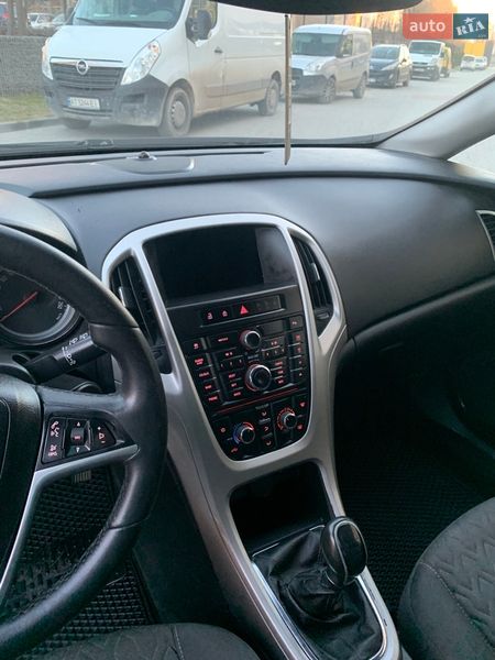 Универсал Opel Astra 2013 в Львове