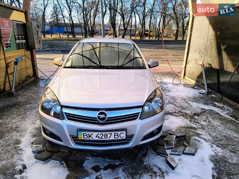 Opel Astra 2012