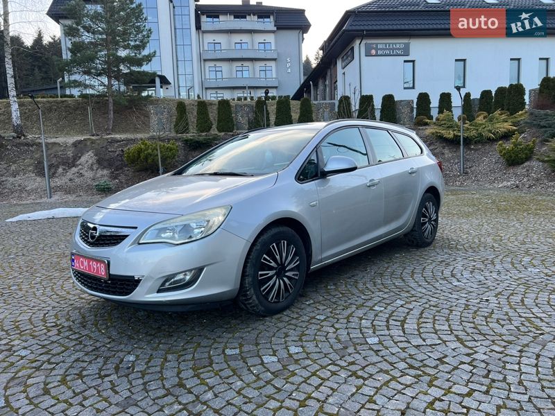 Універсал Opel Astra 2011 в Старому Самборі