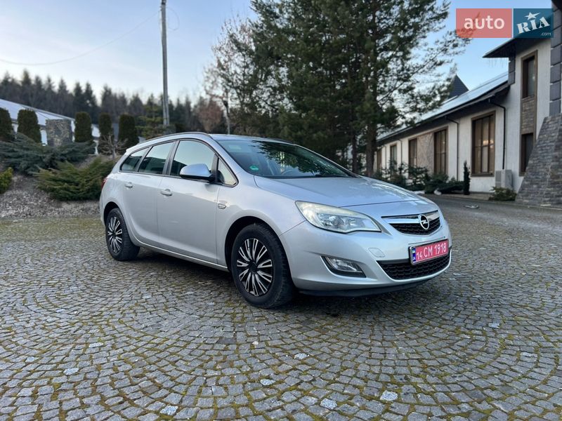 Універсал Opel Astra 2011 в Старому Самборі