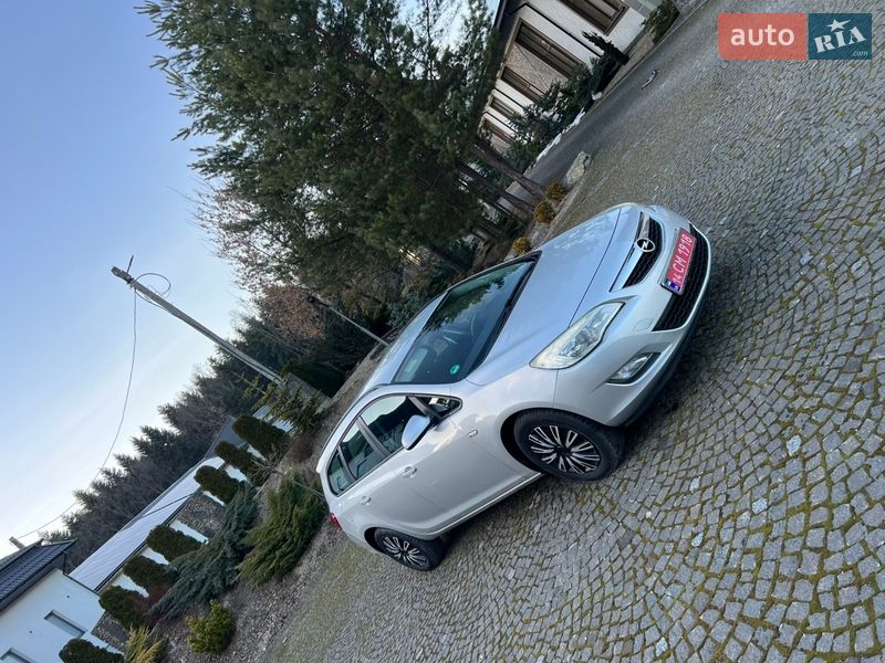 Універсал Opel Astra 2011 в Старому Самборі