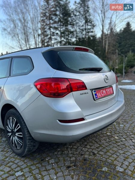 Універсал Opel Astra 2011 в Старому Самборі