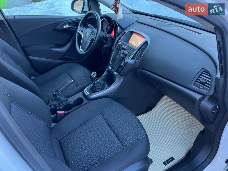 Универсал Opel Astra 2015 в Житомире