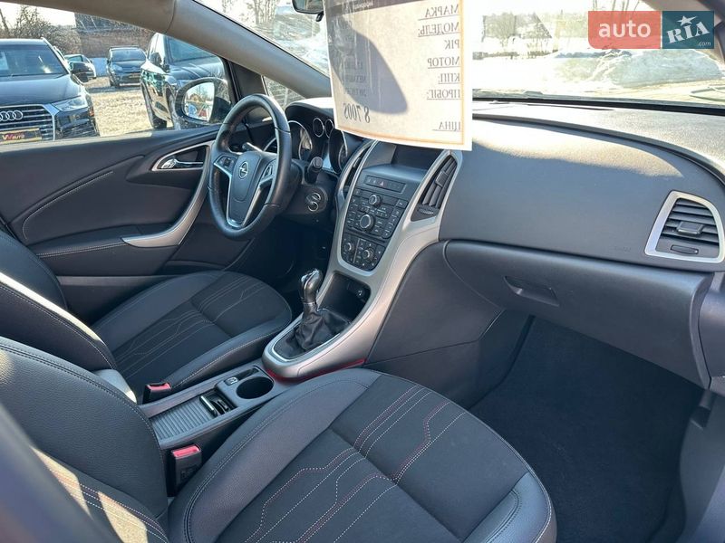 Универсал Opel Astra 2012 в Казатине