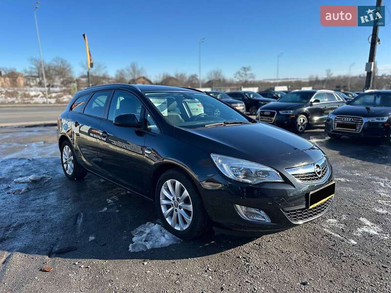 Универсал Opel Astra 2012 в Казатине