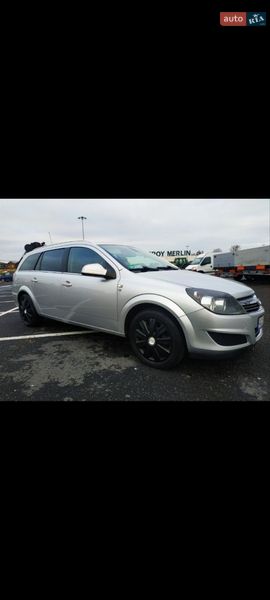 Універсал Opel Astra 2010 в Луцьку