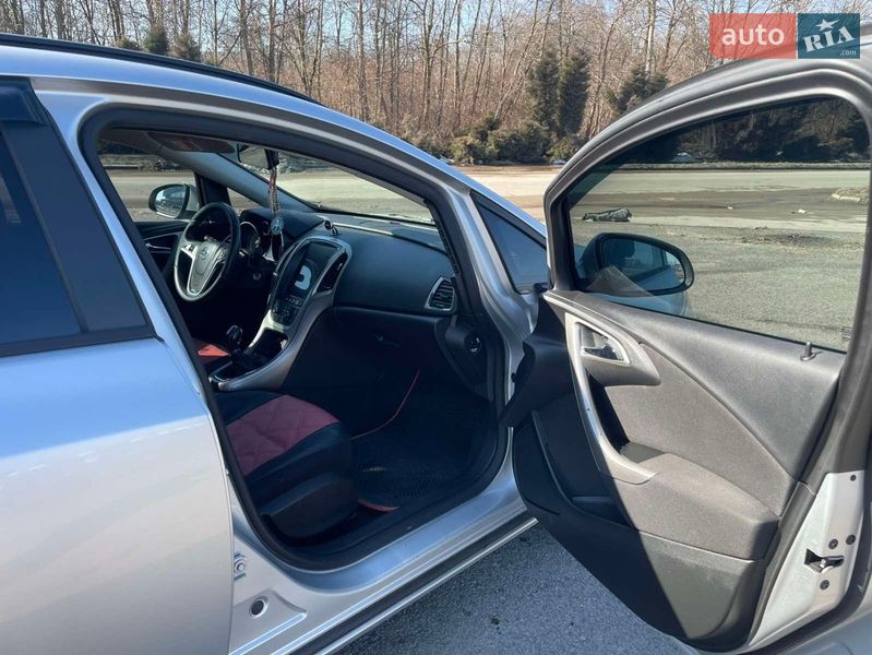 Універсал Opel Astra 2012 в Львові