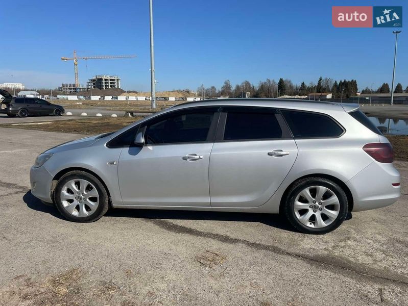 Універсал Opel Astra 2012 в Львові