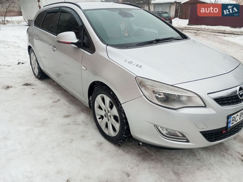 Універсал Opel Astra 2012 в Львові