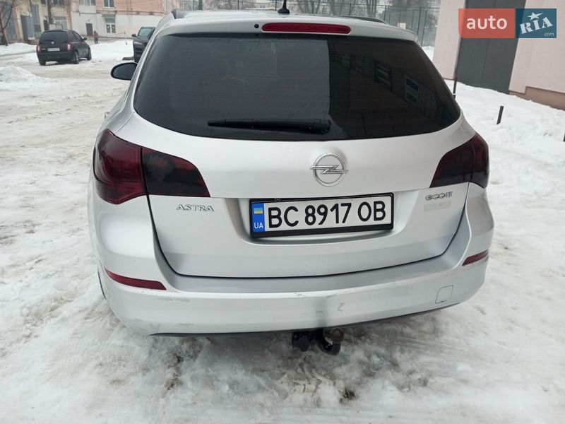 Універсал Opel Astra 2012 в Львові