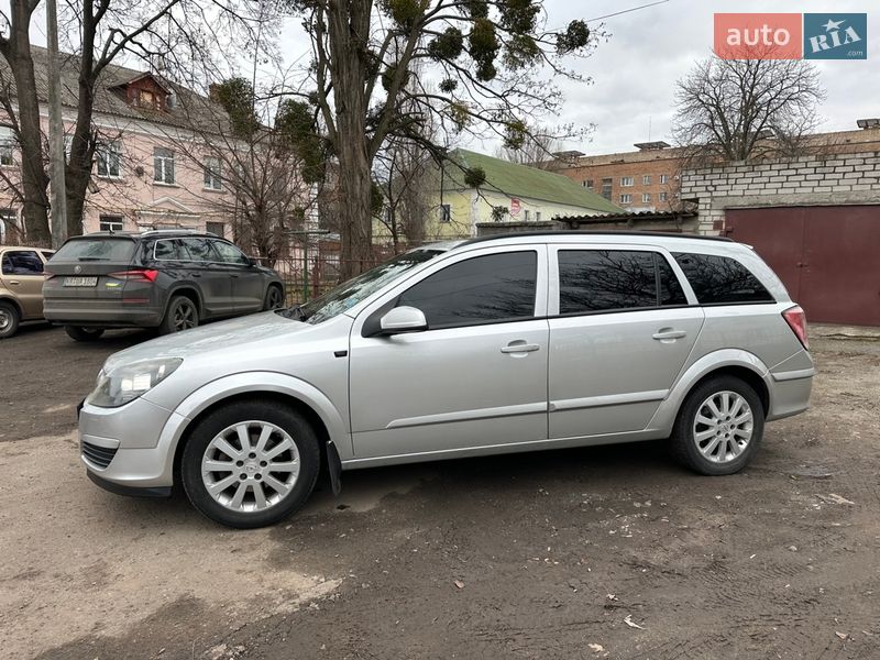 Универсал Opel Astra 2005 в Черкассах