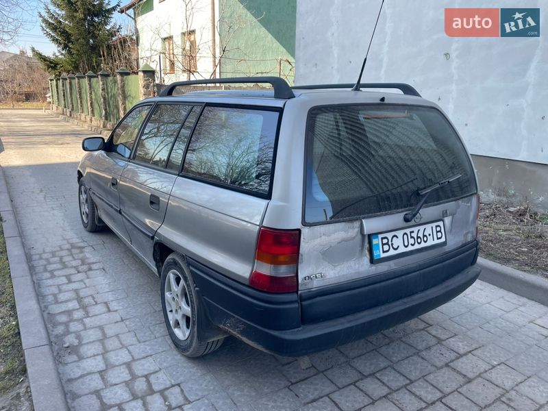 Універсал Opel Astra 1995 в Львові