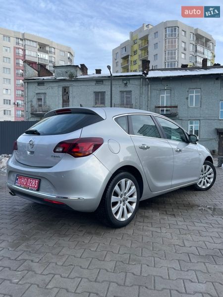 Хэтчбек Opel Astra 2013 в Львове