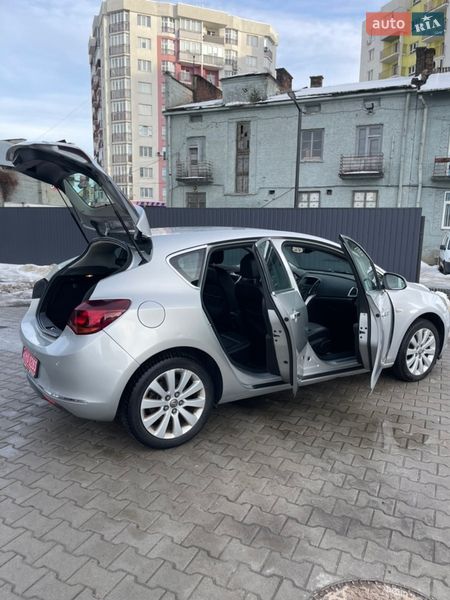 Хэтчбек Opel Astra 2013 в Львове