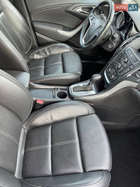 Хэтчбек Opel Astra 2013 в Львове