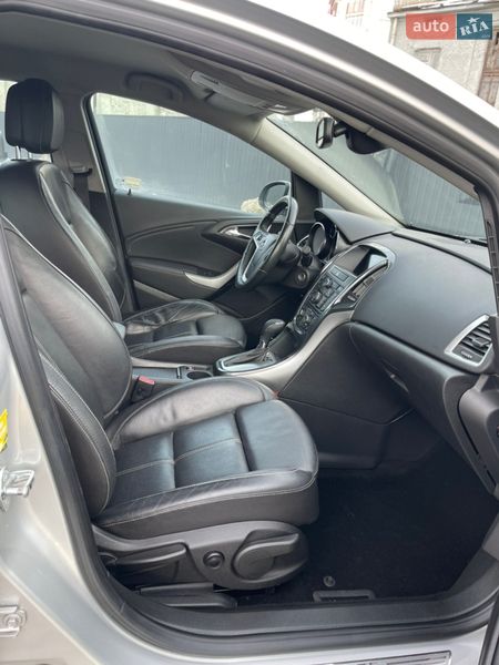 Хэтчбек Opel Astra 2013 в Львове