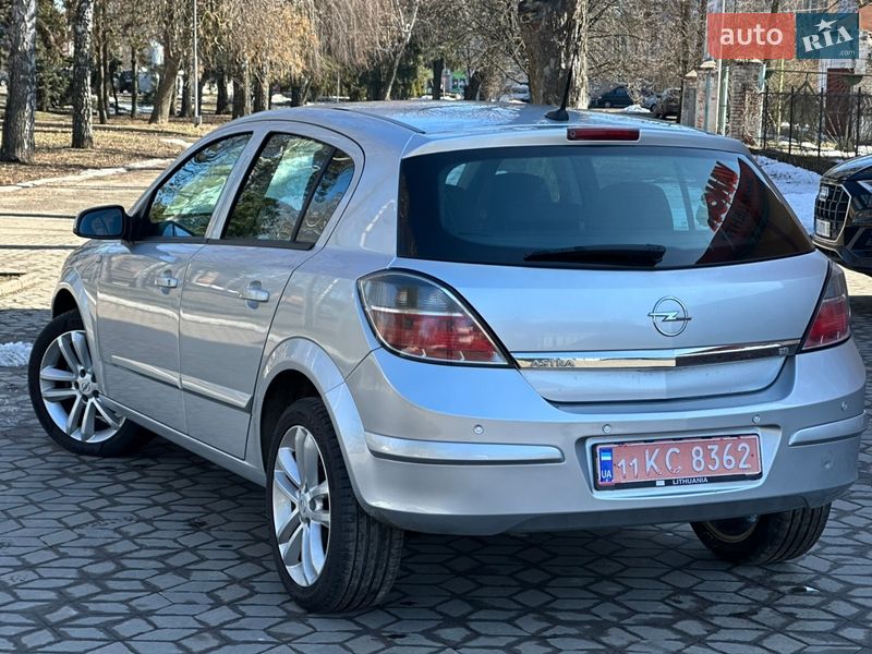 Хэтчбек Opel Astra 2007 в Лубнах