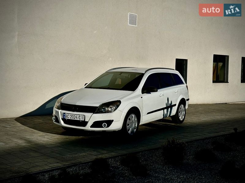 Універсал Opel Astra 2005 в Луцьку