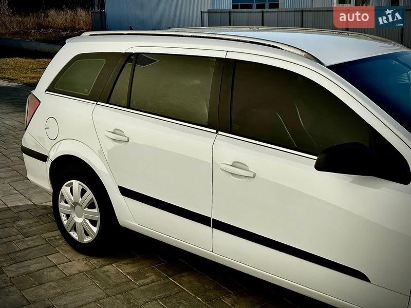 Універсал Opel Astra 2005 в Луцьку