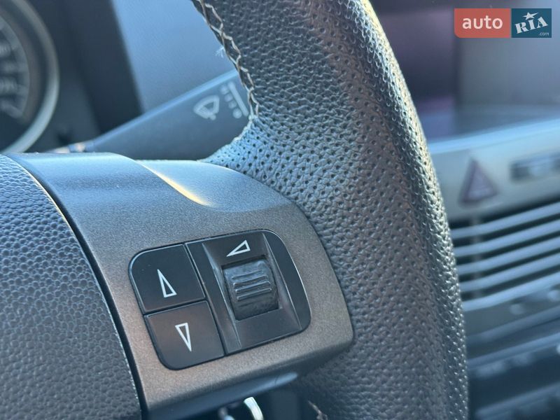 Универсал Opel Astra 2004 в Нетешине