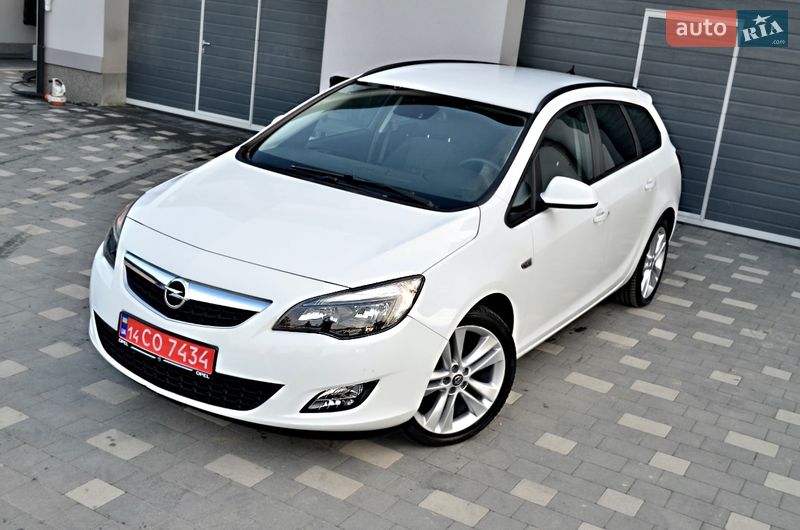 Универсал Opel Astra 2011 в Дрогобыче
