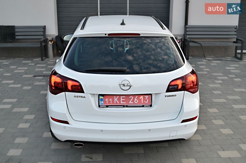 Универсал Opel Astra 2011 в Дрогобыче