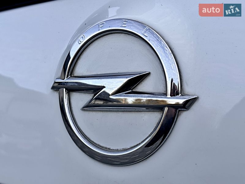 Универсал Opel Astra 2011 в Дрогобыче