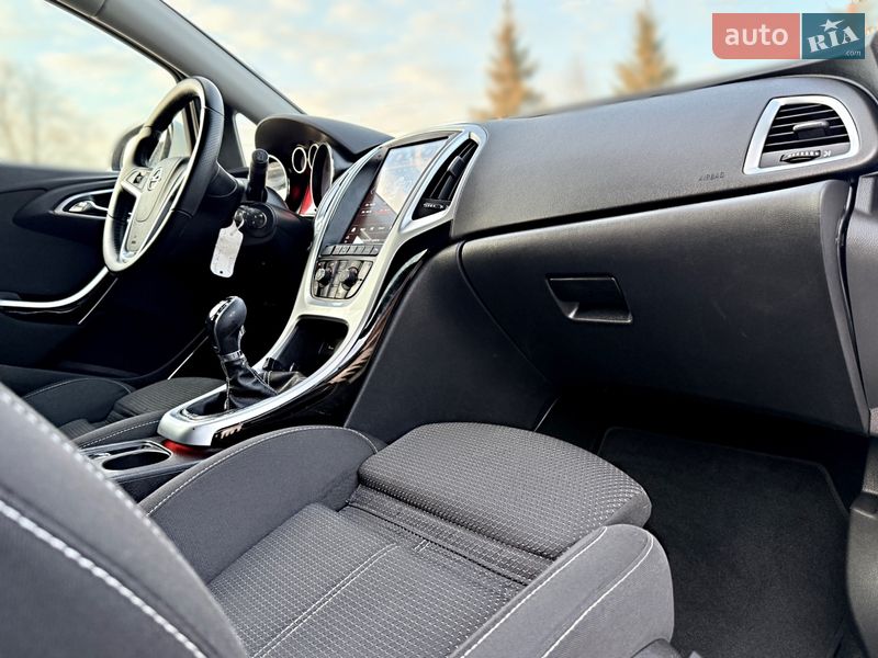 Универсал Opel Astra 2011 в Дрогобыче