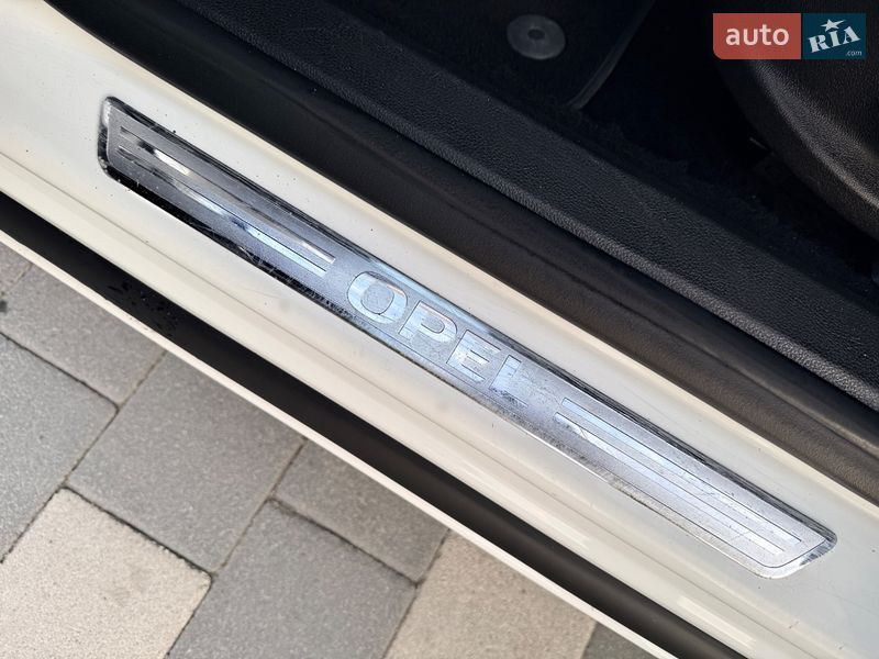 Универсал Opel Astra 2011 в Дрогобыче