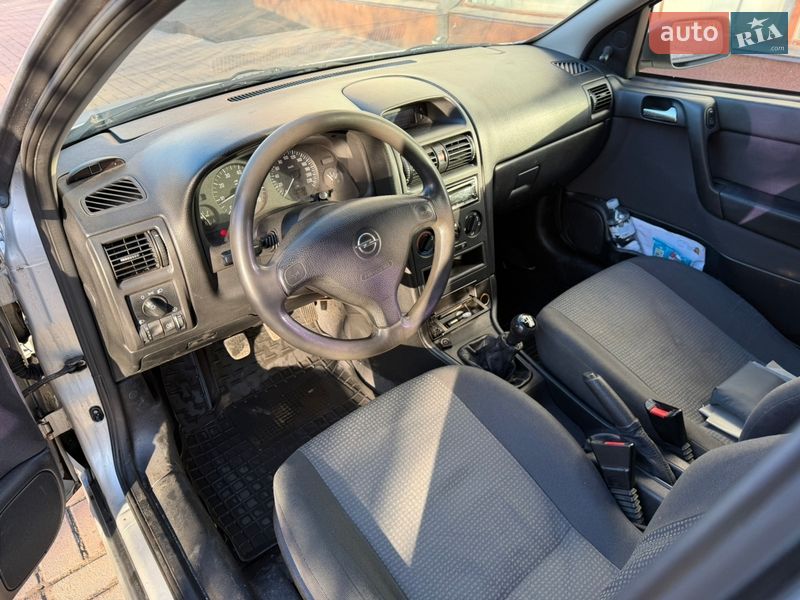 Седан Opel Astra 2004 в Киеве