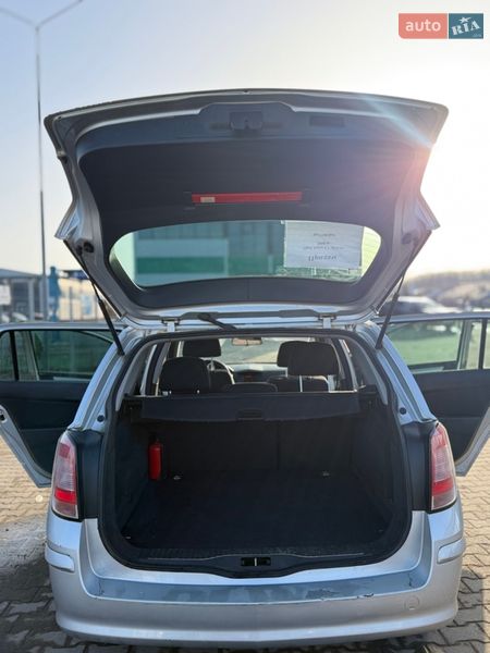 Универсал Opel Astra 2008 в Нововолынске