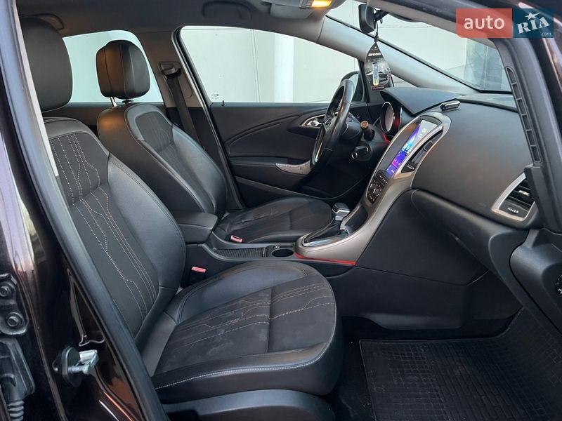 Хэтчбек Opel Astra 2012 в Киеве