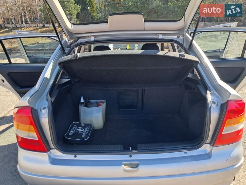 Хетчбек Opel Astra 1998 в Долині