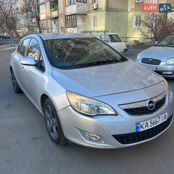 Хэтчбек Opel Astra 2010 в Киеве