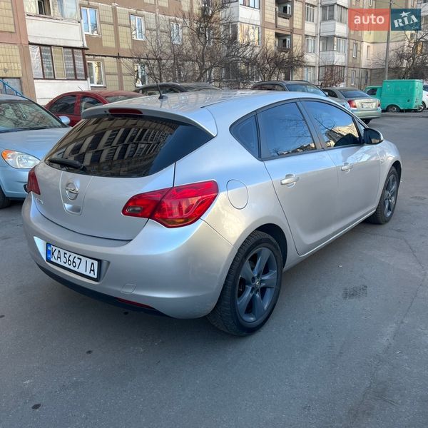Хэтчбек Opel Astra 2010 в Киеве