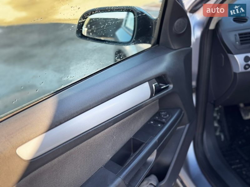 Универсал Opel Astra 2004 в Чорткове